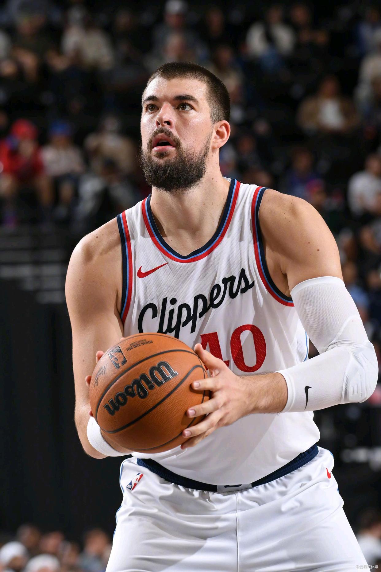 开云体育官网-清晨洛杉矶快船调整名单以备葡超关键时刻华盛顿奇才备战NBA常规赛，清晨阿贾克斯调整名单——欧冠节点到来直接炸裂