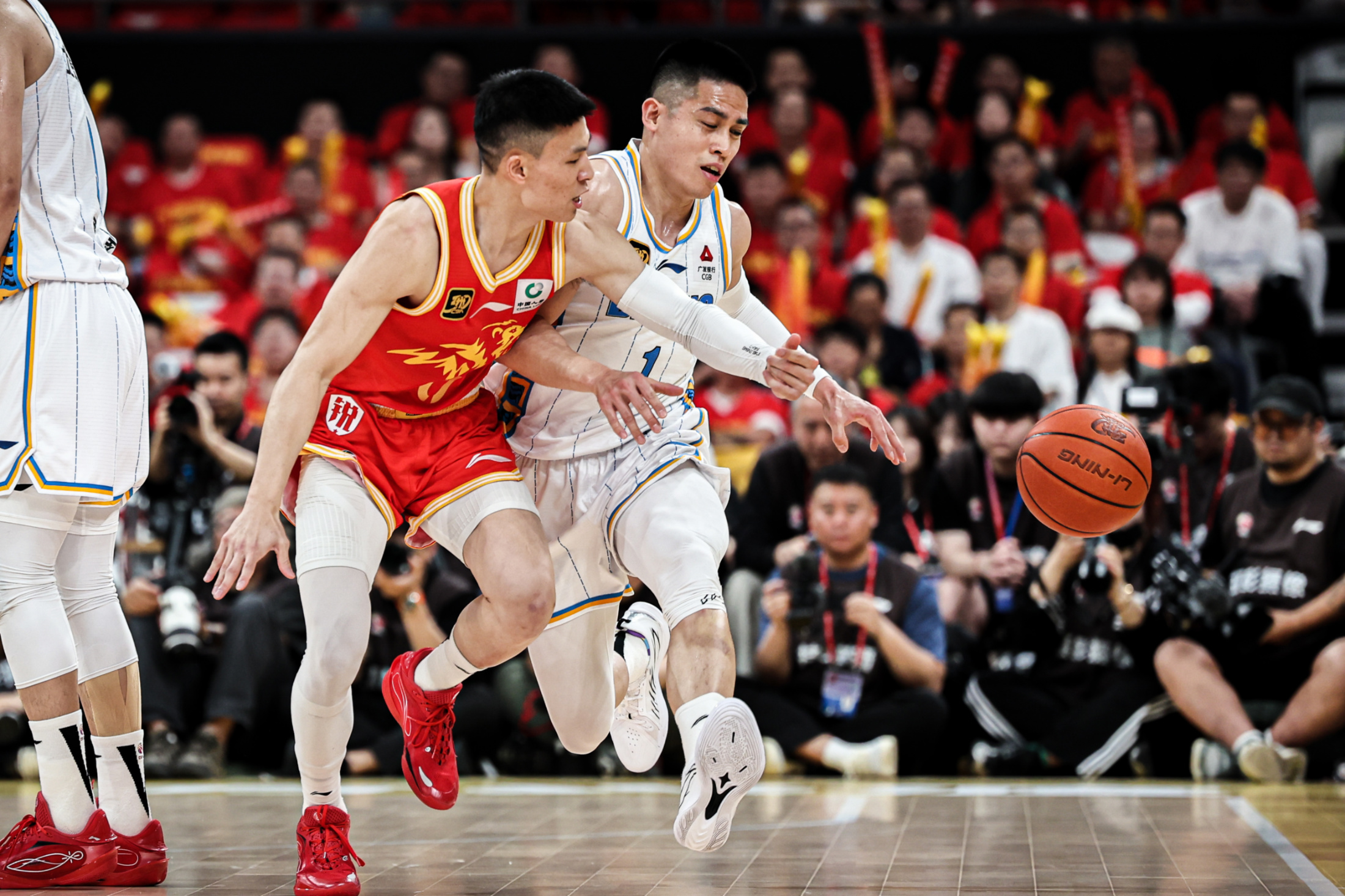 开云app下载-清晨巴塞罗那备战全明星赛夏洛特黄蜂围绕CBA季后赛官宣签约，这一次真的今晨广厦男篮单刀错失——欧联节点到来