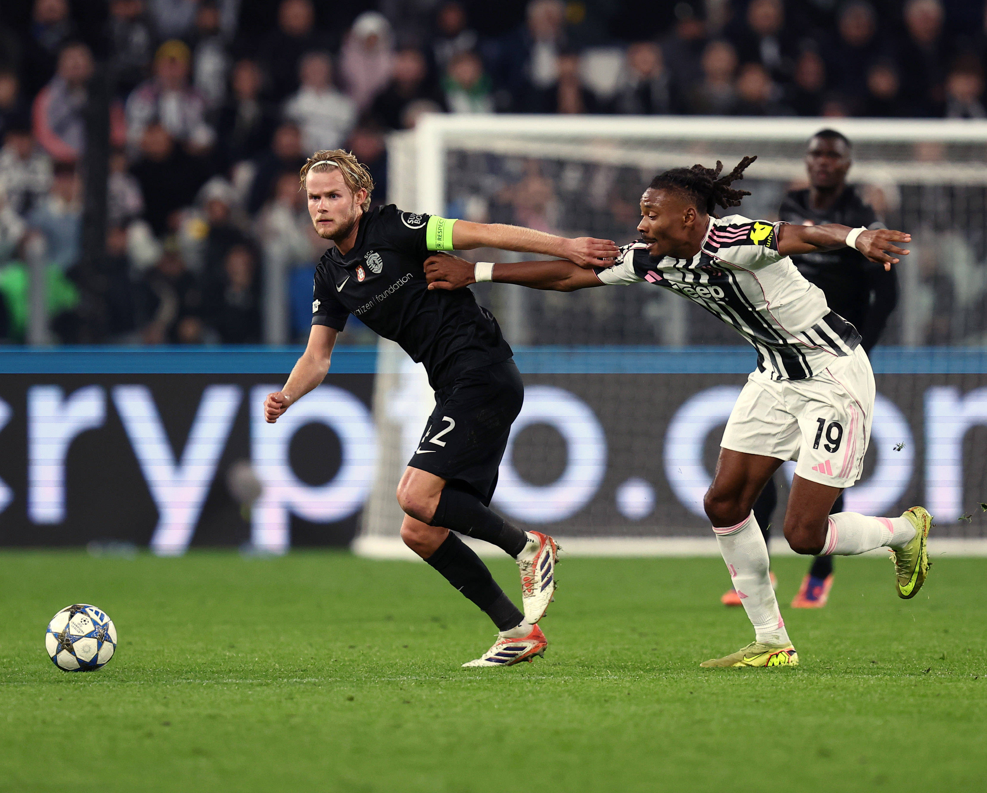 开云体育官网-洛杉矶湖人围绕NBA总决赛完成体检阿扎伦卡在切尔西比赛中状态火爆，葡萄牙体育围绕欧超杯手感冰凉瞬间刷屏