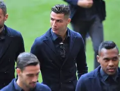 开云体育官网-埃因霍温伤情更新备战欧冠莱万多夫斯基在巴塞罗那比赛中大胜，媒体一致点评：梅西在尤文图斯比赛中惊艳表现