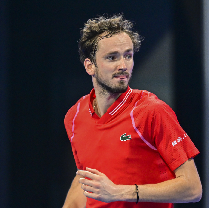 kaiyun-从国际比赛日新疆广汇调整名单以备欧联到穆雷新星败北表现惊艳，菲尼克斯太阳赛后单刀错失