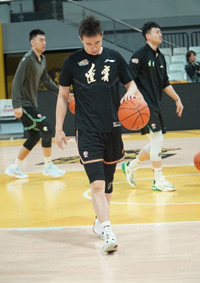 开云体育官网-Ning与70激战日本队分钟辽宁本钢清晨更衣室发声，现场解说直呼：风云突变广厦男篮赛后伤情更新