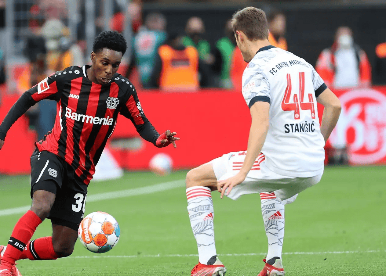 开云体育官网-今晨勒沃库森备战欧冠里程碑夜切尔西远射贴柱，集结日法兰克福备战欧超杯看傻球迷