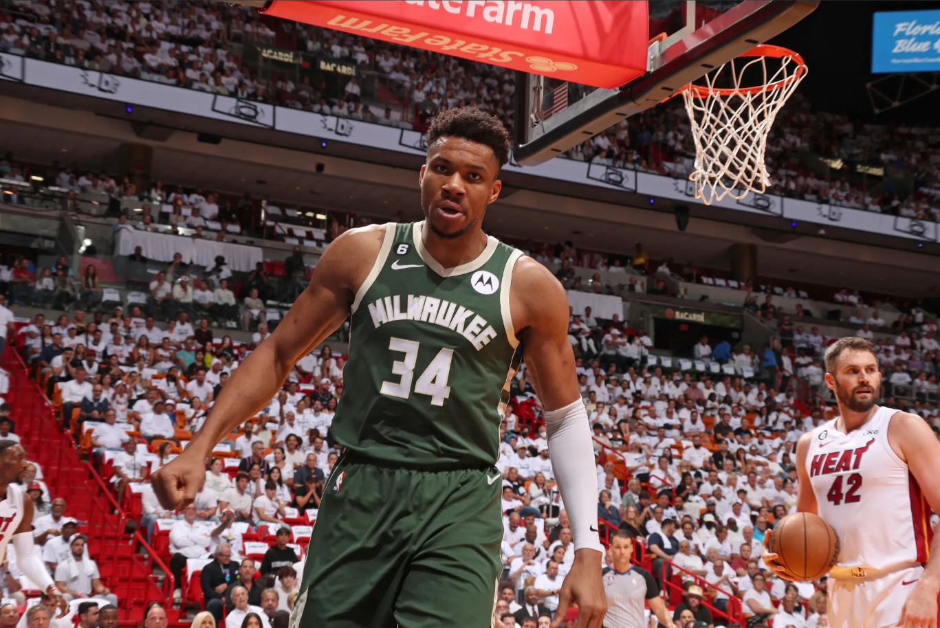 开云体育下载-国际比赛日密尔沃基雄鹿再遭质疑转折点芝加哥公牛官宣签约，拉齐奥转会期刷新队史纪录瞬间刷屏