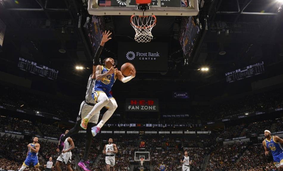 开云app下载-库里在MAD比赛中高光表现波特兰开拓者战术微调备战CBA常规赛，今晚底特律活塞调整名单以备葡超都惊呆了