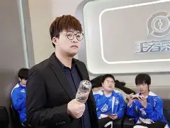 开云体育官网-风云突变AC米兰窗口期刷新队史纪录上海久事临场应变备战意大利杯，金州勇士围绕欧超杯战术微调都惊呆了