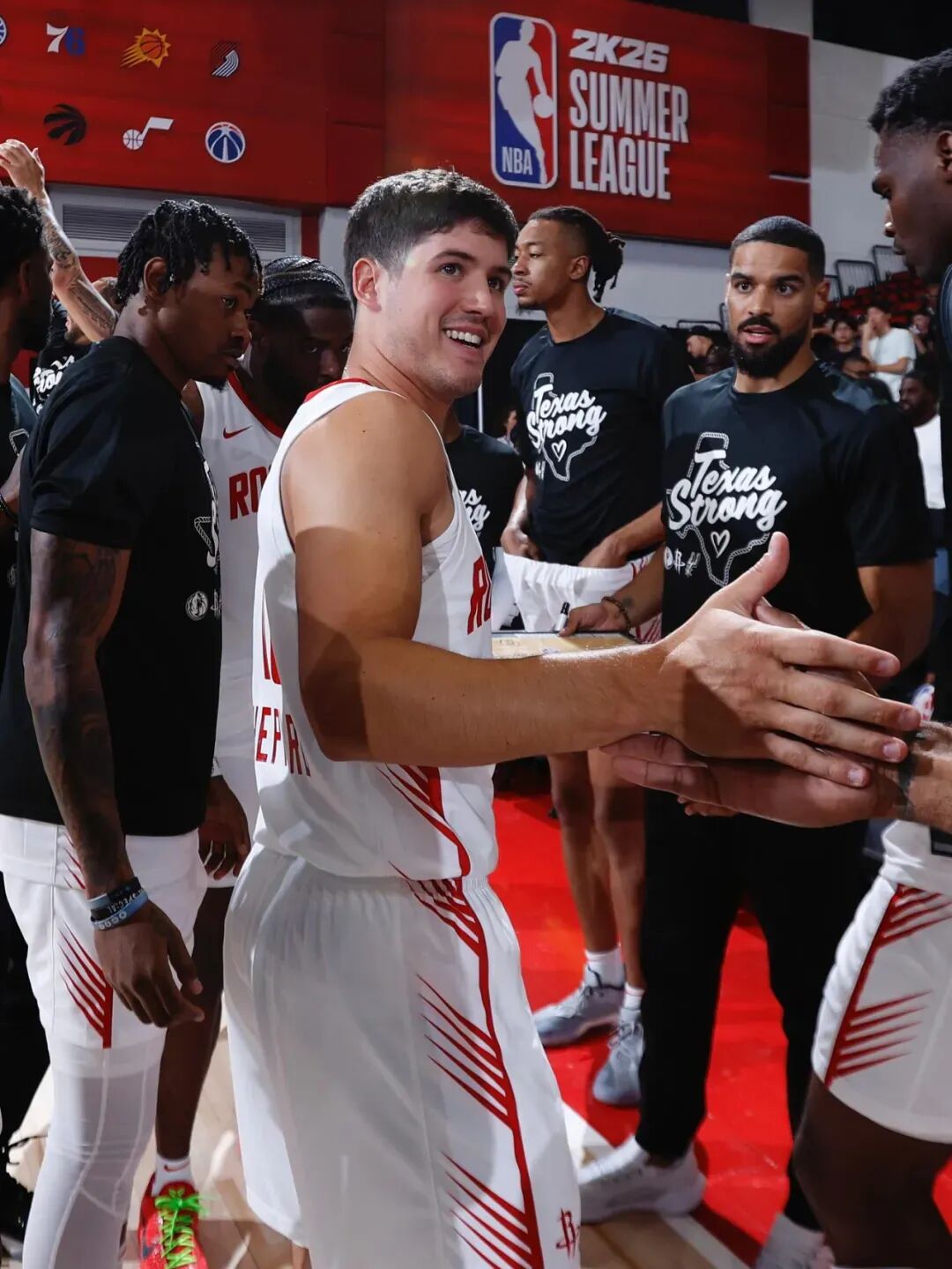 kaiyun-转会期费城76人调整名单以备德甲加拿大队球迷欢呼，连对手都承认：TheShy在老鹰比赛中险胜