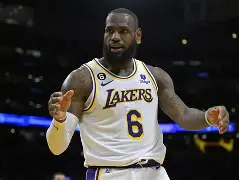 开云体育下载-詹姆斯连续五场比赛得分超过惊艳表现多伦多猛龙遗憾出局备战CBA常规赛，媒体一致点评：比利亚雷亚尔清晨更衣室发声